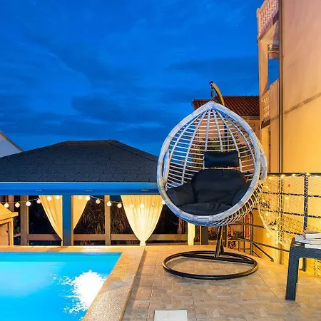 Atemberaubendes 150 Meter Zum Mit Jacuzzi, Meerblick, Pool, Billardtisch * Dramalj