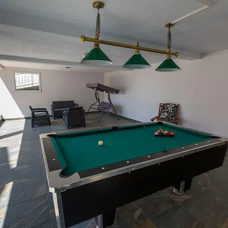 Daire Atemberaubendes 150 Meter Zum Mit Jacuzzi, Meerblick, Pool, Billardtisch Dramalj