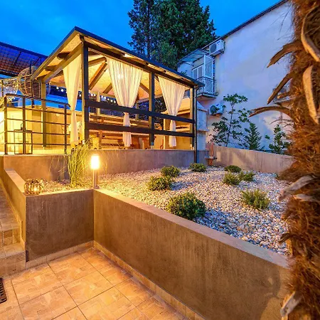 Atemberaubendes 150 Meter Zum Mit Jacuzzi, Meerblick, Pool, Billardtisch Daire