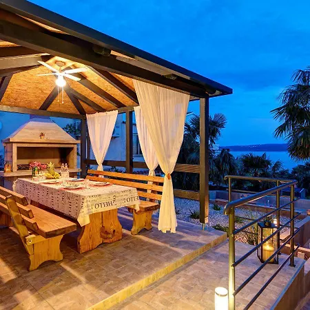 Atemberaubendes 150 Meter Zum Mit Jacuzzi, Meerblick, Pool, Billardtisch Daire Dramalj