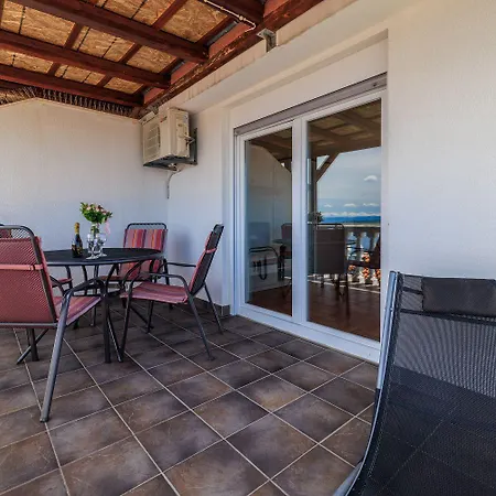 Daire Atemberaubendes 150 Meter Zum Mit Jacuzzi, Meerblick, Pool, Billardtisch Dramalj
