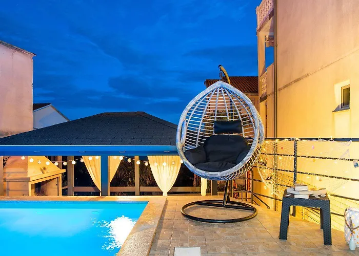 Atemberaubendes 150 Meter Zum Mit Jacuzzi, Meerblick, Pool, Billardtisch * Dramalj